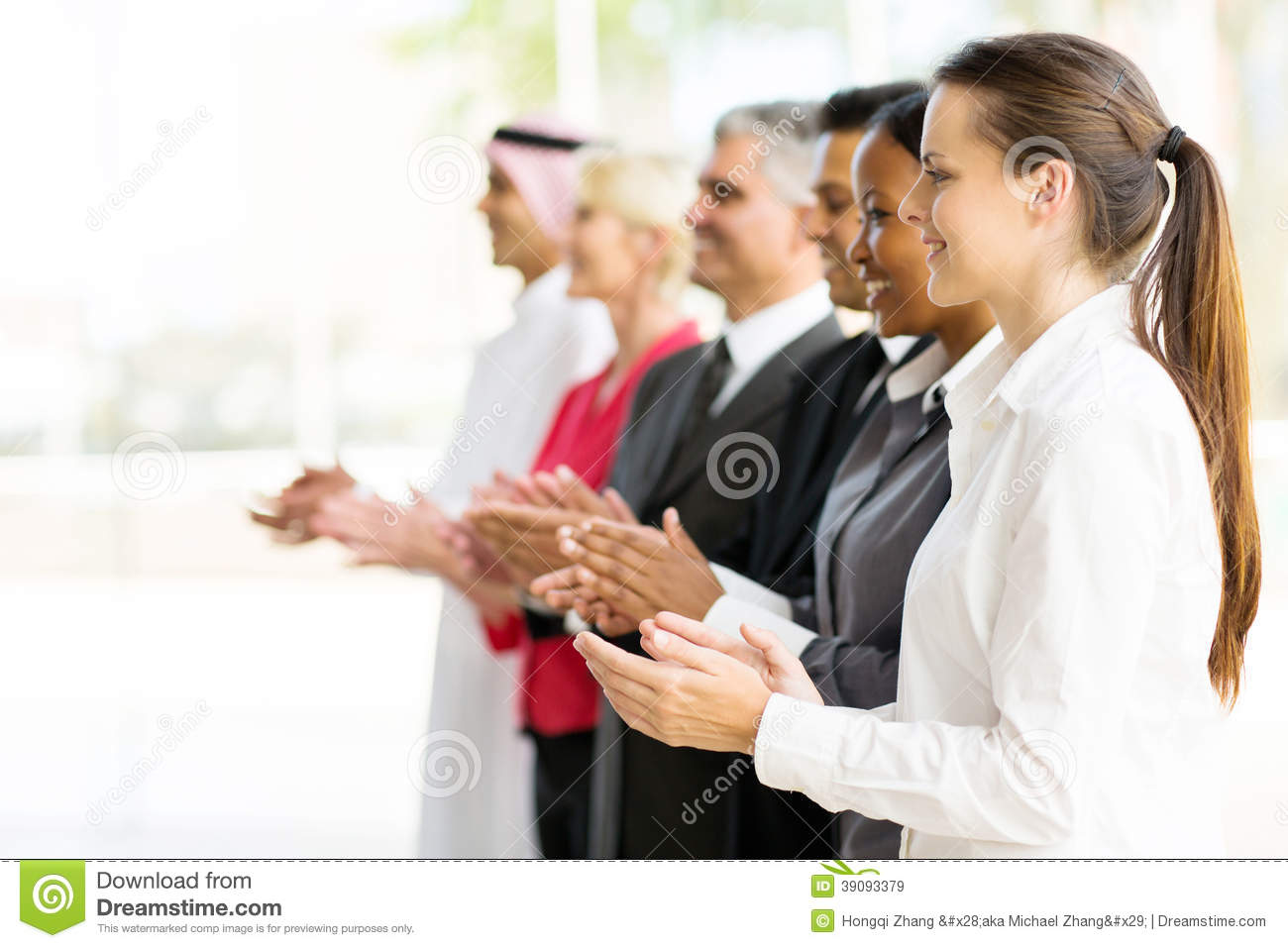 《蒙面唱将》西楚霸王是谁?西楚霸王是孙楠?“熊猫体育公司”(图2) 熊猫体育首页