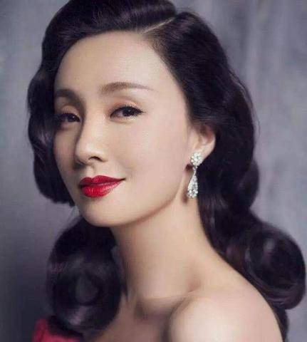 熊猫体育公司-
从职业运发动 到知名艺人 盘货陶虹曾志伟吴尊等10位跨界明星(图5)