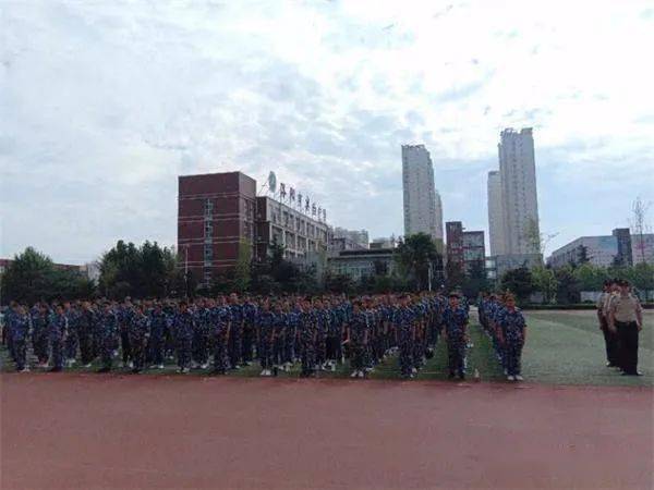 【校园新闻】市实验中学举行九年级军事夏令营开营仪式_熊猫体育首页(图6)
【校园新闻】市实验中学举行九年级军事夏令营开营仪式_熊猫体育首页(图6)