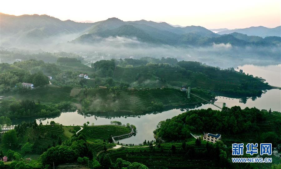 挑战吧太空朱正廷表白张雨绮,集体太空吃火锅‘熊猫体育’(图2) 熊猫体育
